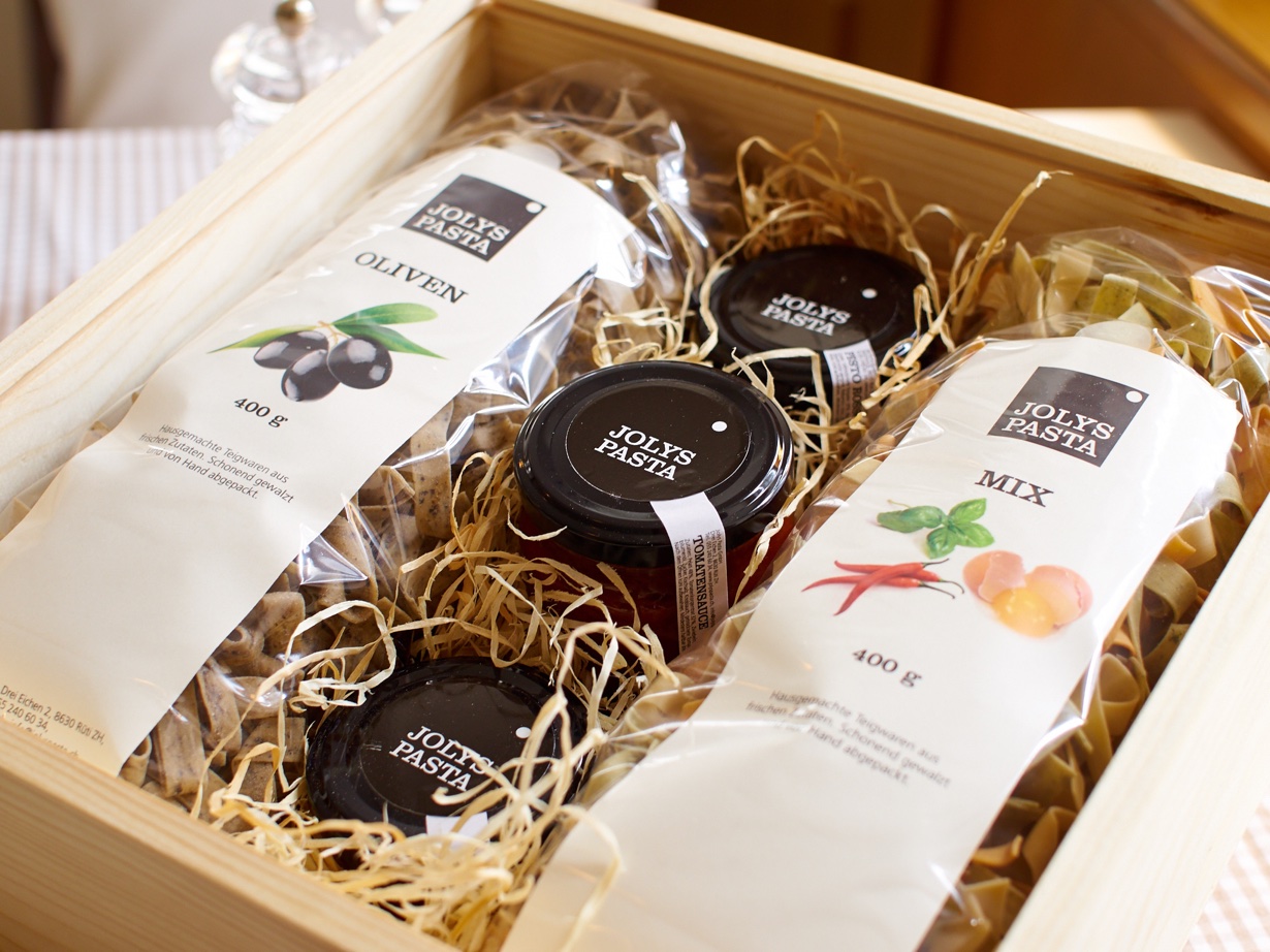 Logo Entwicklung und Packaging Design